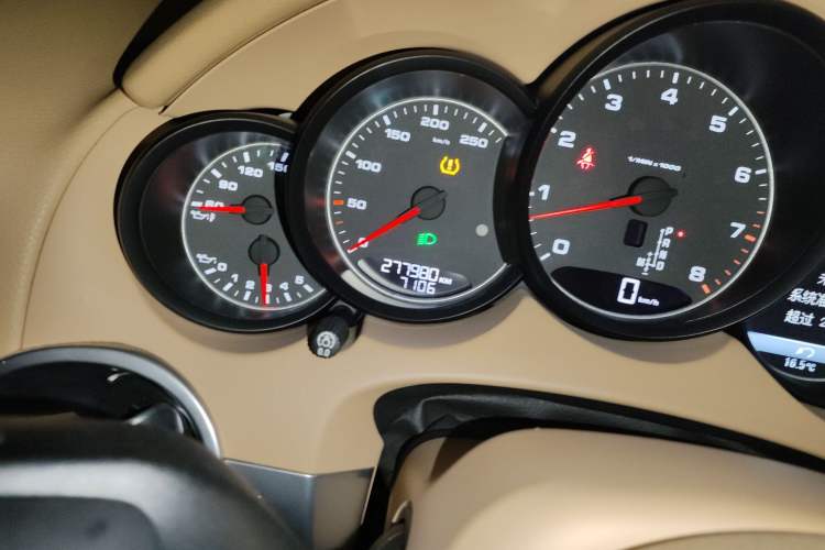 Used Porsche Cayenne 2015 Cayenne 3.0T Odometer Close Up