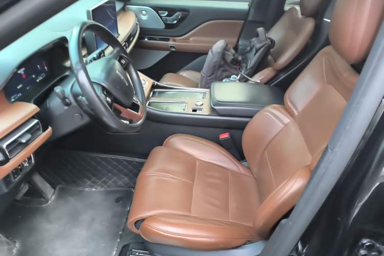 Used Lincoln Aviator 2020 3.0T V6 All-Wheel Drive Executive Version Left Front Seat