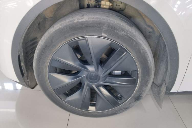 Used Tesla Model Y 2023 Rear-Wheel-Drive Version Left Front Wheel Hub