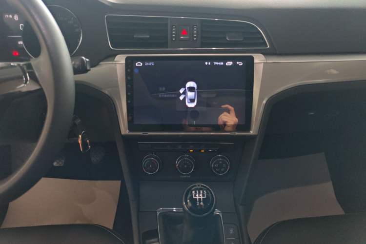 Used Volkswagen Lamando 2018 230TSI Manual Trend Edition Audio And AC Panel