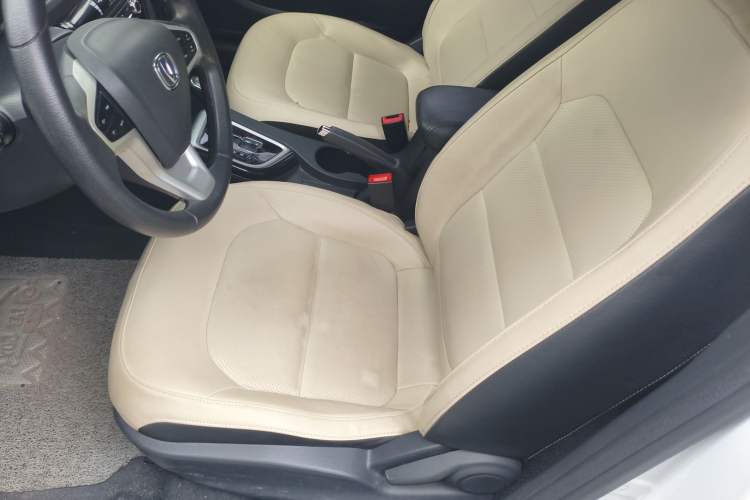 Used CHANGAN Alsvin V7 2015 1.6L Automatic Enjoyment Model China IV Standard