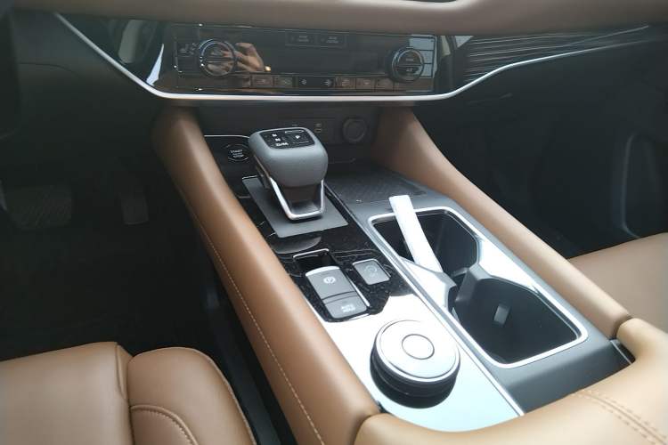 Used Nissan Pathfinder 2024 380 VC-TURBO Four-Wheel Drive Intelligent Driving Version 6 Seats Gear Lever