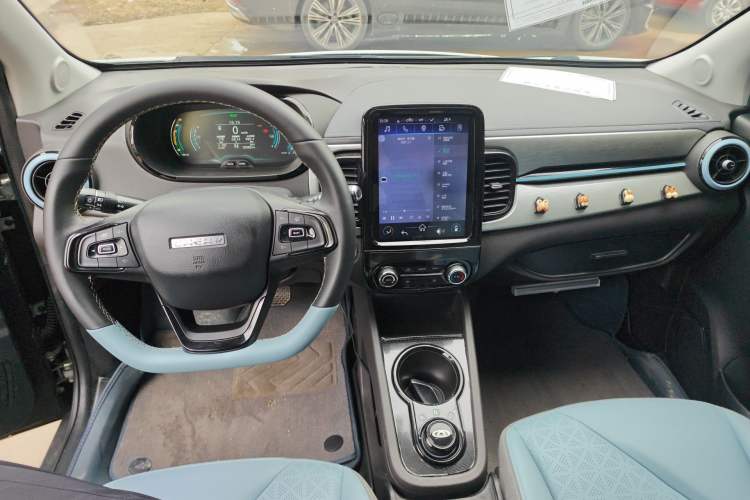 Used Chery Little Ant 2022 Sweet Pink Edition Half-Sugar Version Lithium Iron Phosphate 30 kW 301 km Center Console