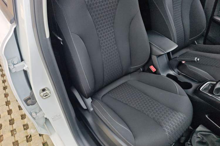 Used Roewe i5 2020 1.5L Manual 4G Connect Luxury Edition