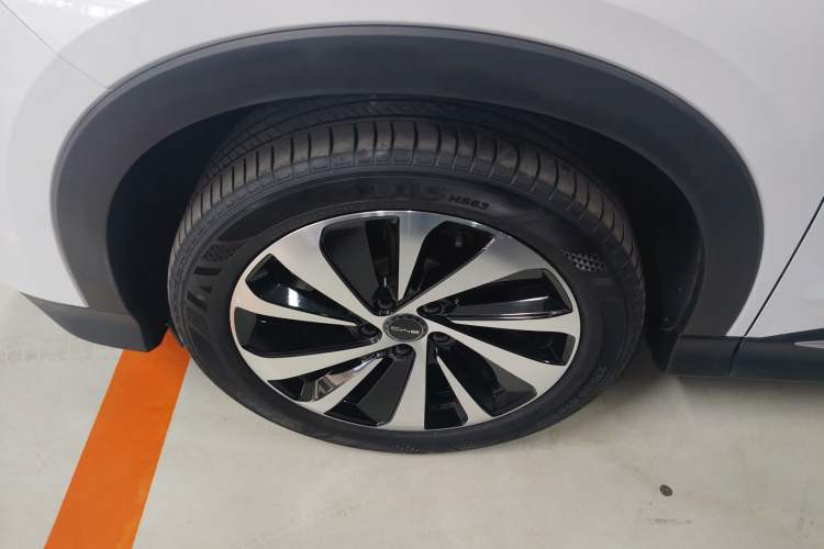 Used BYD Song PLUS New Energy 2023 Champion Edition DM-i 110KM Flagship Model Left Front Wheel Hub