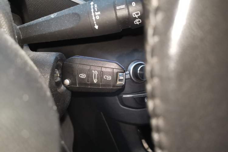 Used Peugeot 308S 2015 1.2T Automatic Jingchi Edition Vehicle Key