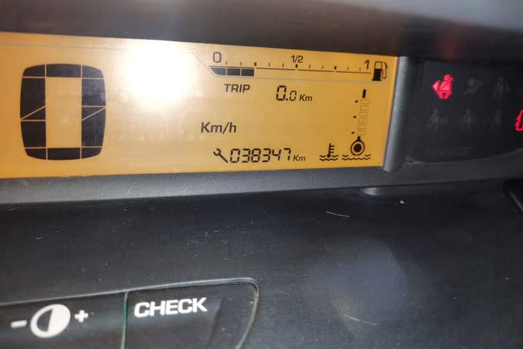 Used Citroen C-Quatre 2011 Hatchback 1.6L Automatic Yueya Model Odometer Close Up