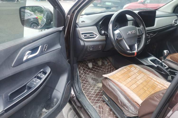 Used JMC Baodian 2022 2.5T Diesel Two-Wheel-Drive Comfort Edition Standard Wheelbase JX4D25A6L