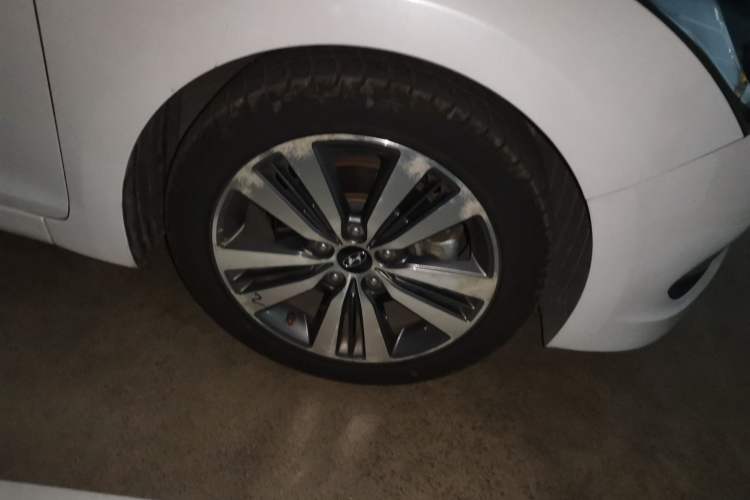 Used Hyundai Mistra 2016 1.6T Automatic Smart GLS Right Front Wheel Hub