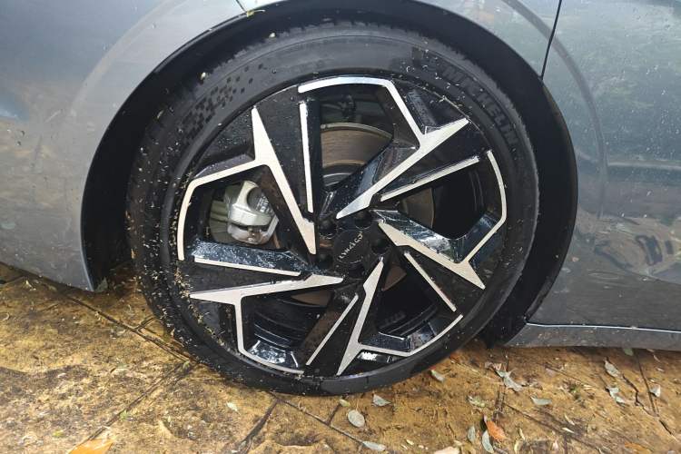 Used Lynk & Co Z10 2025 95 kWh 702 km All-Wheel Drive Intelligent Driving Ultra
