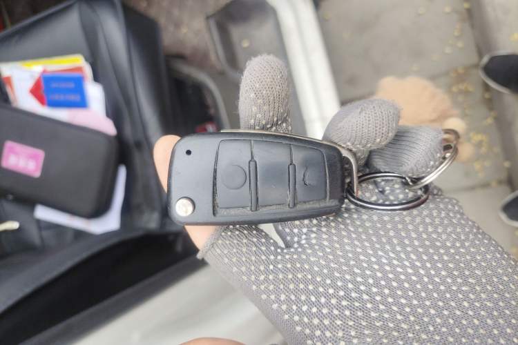 Used Dongfeng Yufeng EM26 2023 Standard Edition 41.472 kWh Henan Lithium Power Vehicle Key