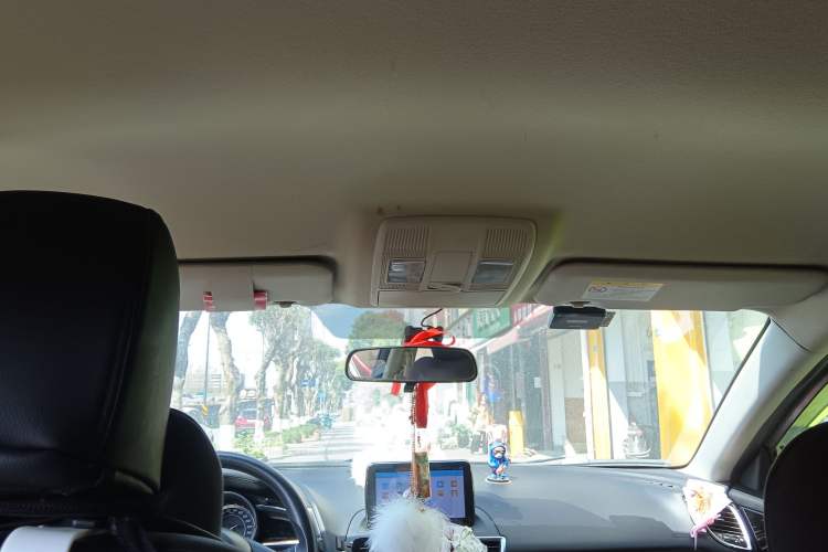 Used Mazda 3 Axela 2016 Sedan 1.5L Automatic Comfort Model