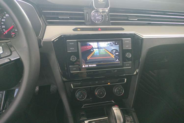 Used Volkswagen Magotan 2018 330TSI DSG Advanced Model Audio And AC Panel