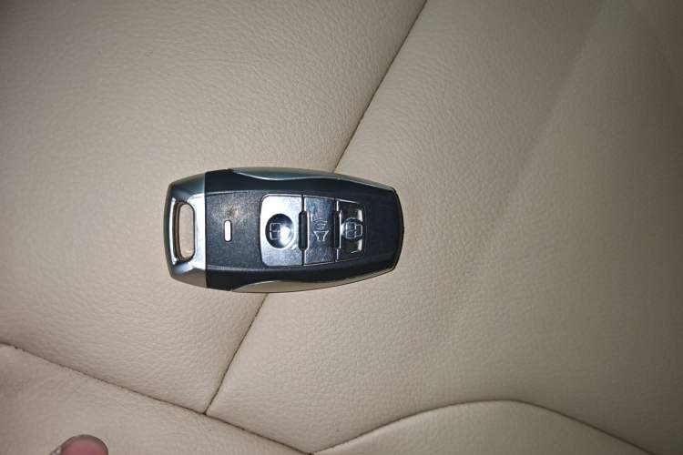 Used Haval H2 2016 Red-Label 1.5T Automatic Two-Wheel Drive Luxury Model Vehicle Key