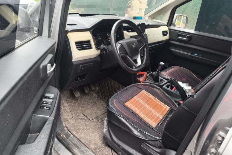 Used Wuling Hongguang PLUS 2019 1.5T Manual Comfort Version 7 Seats
