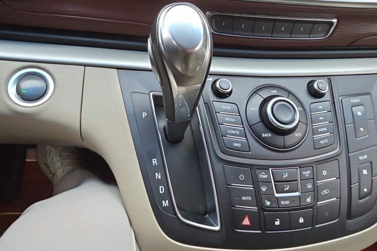 Used Buick GL8 2014 3.0L GT Luxury Business Haoya Edition Gear Lever