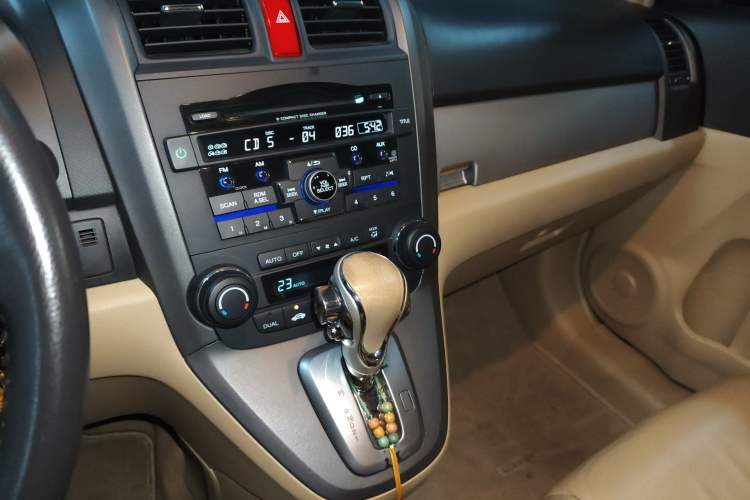 Used Honda CR-V 2010 2.4L automatic four-wheel drive luxury version Audio And AC Panel