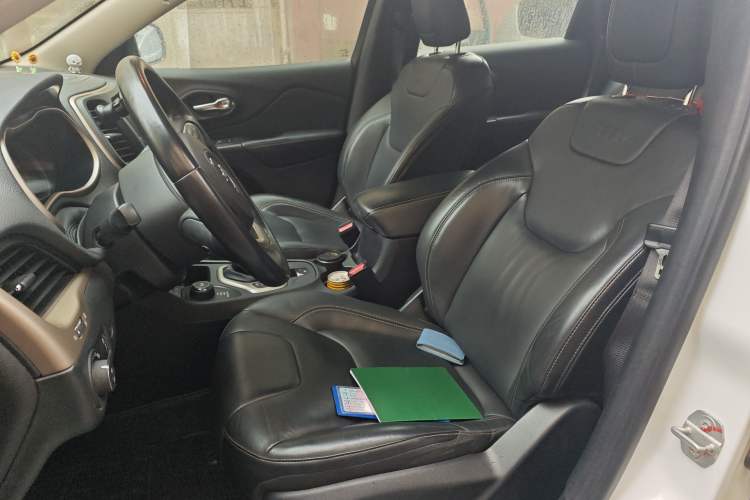 Used Jeep Cherokee 2016 2.4L Superior Edition Left Front Seat