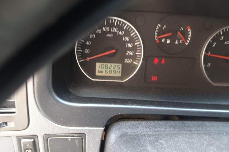 Used Jinbei Grace 2016 2.0L Express Utility Model Odometer Close Up