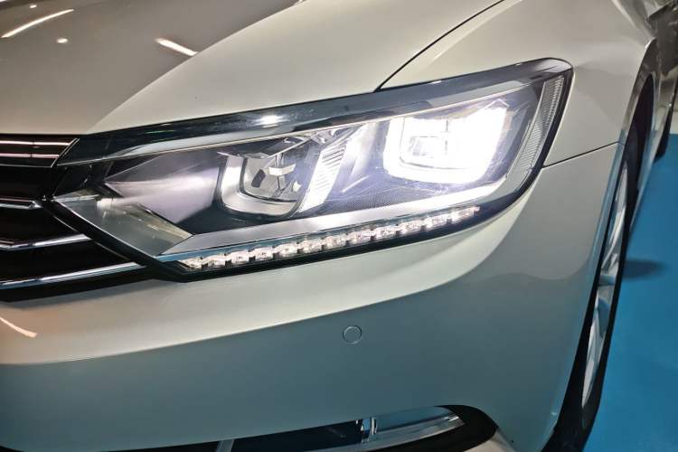 Used Volkswagen Magotan 2018 Facelift 330TSI DSG Luxury Model Left Front Headlight