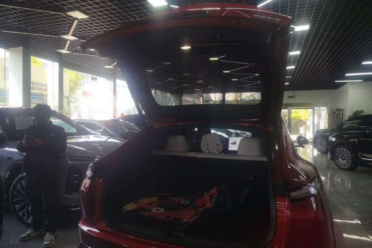 Used ONVO L60 2024 60 kWh All-Wheel Drive Trunk