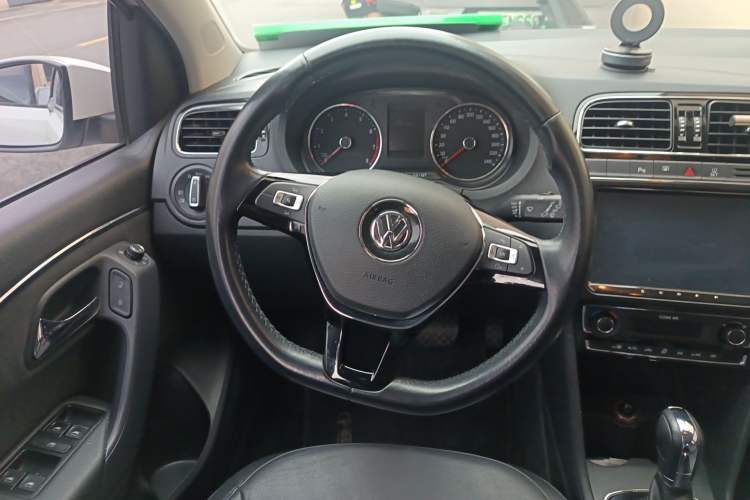 Used Volkswagen Polo 2016 1.6L Automatic Luxury Model Steering Wheel