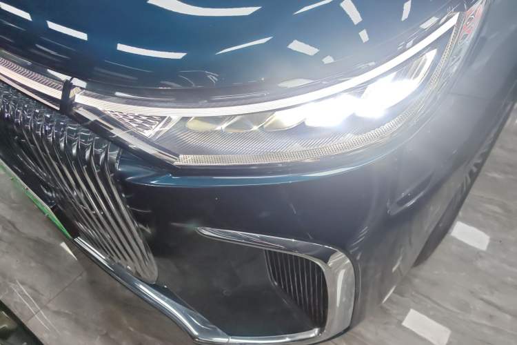 Used VOYAH Dream 2025 PHEV Four-Wheel-Drive Flagship Kunpeng Edition
