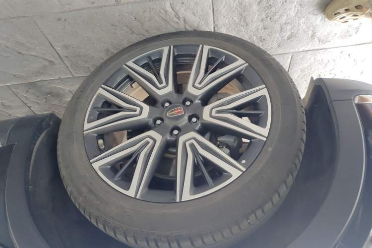 Used Hongqi HS5 2022 Facelifted Version 2.0T Smart Connect Flagship All-Wheel-Drive Edition
