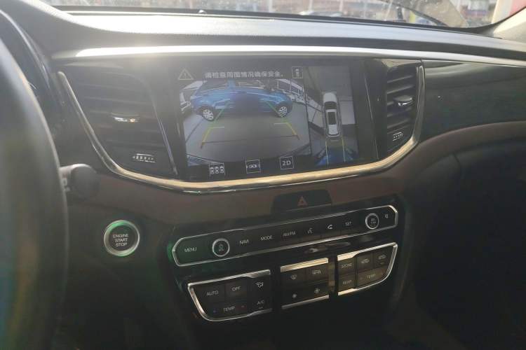 Used GAC Trumpchi GS8 2017 320T Two-Wheel Drive Luxury Smart Connectivity Version (7 Seats)