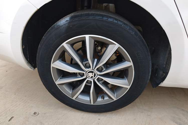 Used Skoda Octavia 2017 1.6L Manual Front-Wheel-Drive Version