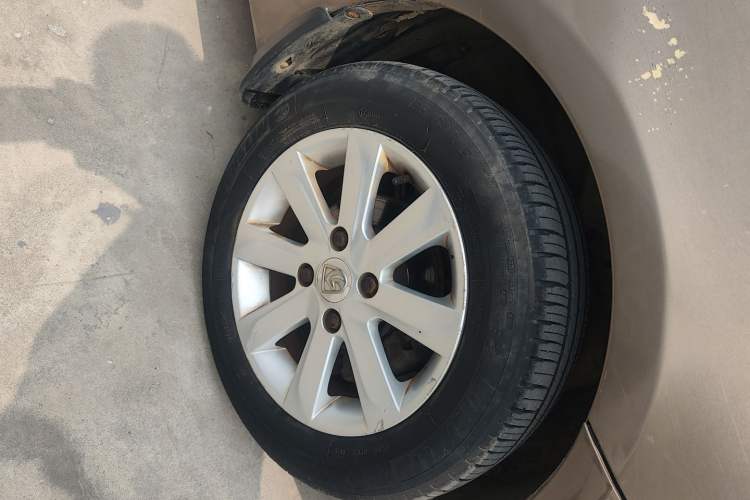 Used Baojun 630 2012 1.5L DVVT manual comfort version Right Front Wheel Hub