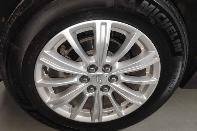 Used Cadillac XT5 2018 28E Four-Wheel Drive Tech Version
