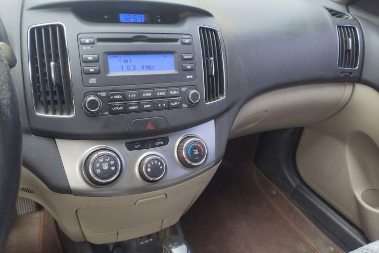 Used Hyundai Celesta 2011 1.6L Automatic Comfort Edition Audio And AC Panel
