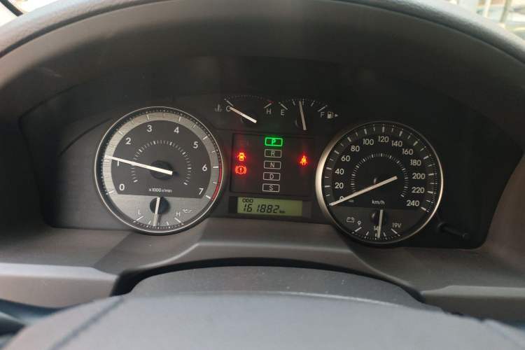 Used Toyota Land Cruiser 2015 4.0L V6 Middle East Low-Trim Version
