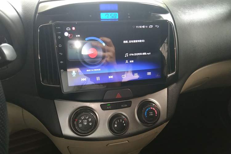 Used Hyundai Celesta 2011 1.6L Automatic Comfort Edition Audio And AC Panel