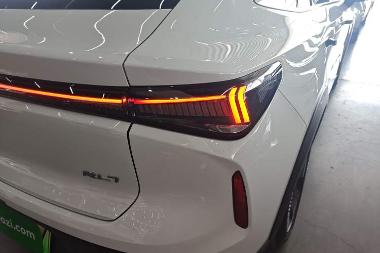 Used Livan Livan 7 2024 605 km Glory Edition