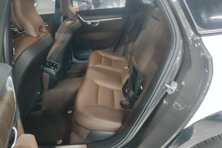 Used Volvo V90 2021 Cross Country B5 AWD Smart Range Edition