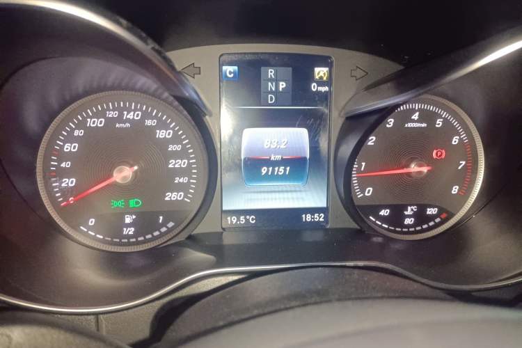 Used Mercedes-Benz GLC 2018 GLC 260 4MATIC Dynamic Edition Odometer Close Up