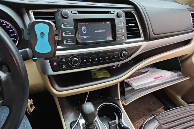 Used Toyota Highlander 2018 2.0T Two-Wheel Drive Elite Version 5 Seats China VI Standard Audio And AC Panel