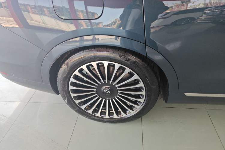Used Hima AITO M9 2024 Range-Extended Ultra Version 52 kWh 5-Seater Model Right Rear Wheel Hub