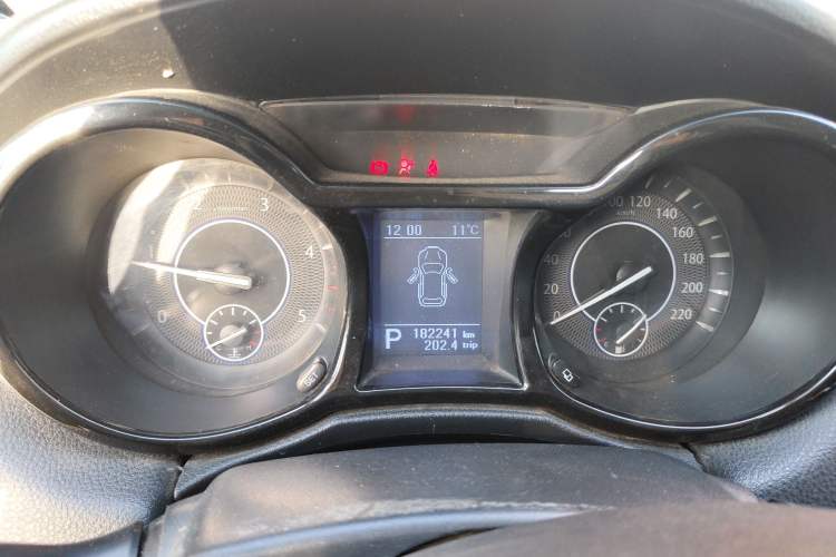 Used JMC Yusheng S350 2013 2.4T Automatic 2WD Diesel Luxury Edition 5 Seats
