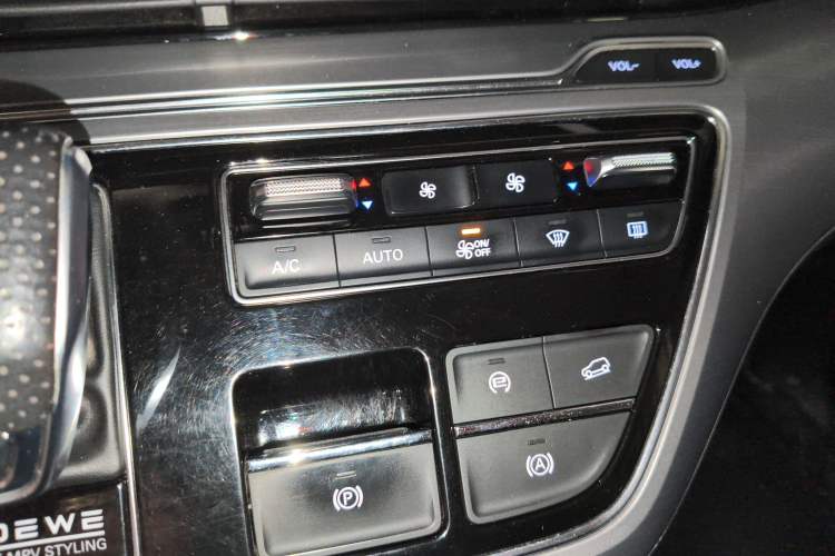 Used Roewe iMAX8 2021 400TGI Supreme Series Prestige Edition
