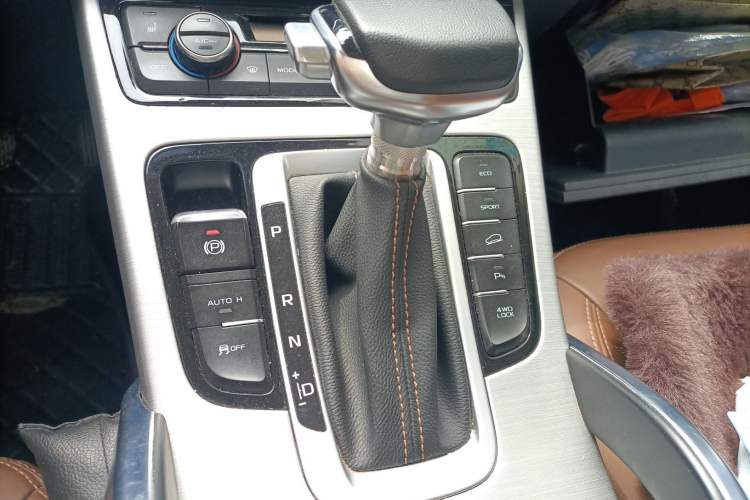 Used Geely Auto Emgrand X7 Sport 2016 1.8TD Automatic All-Wheel-Drive ZhiZun Edition Gear Lever