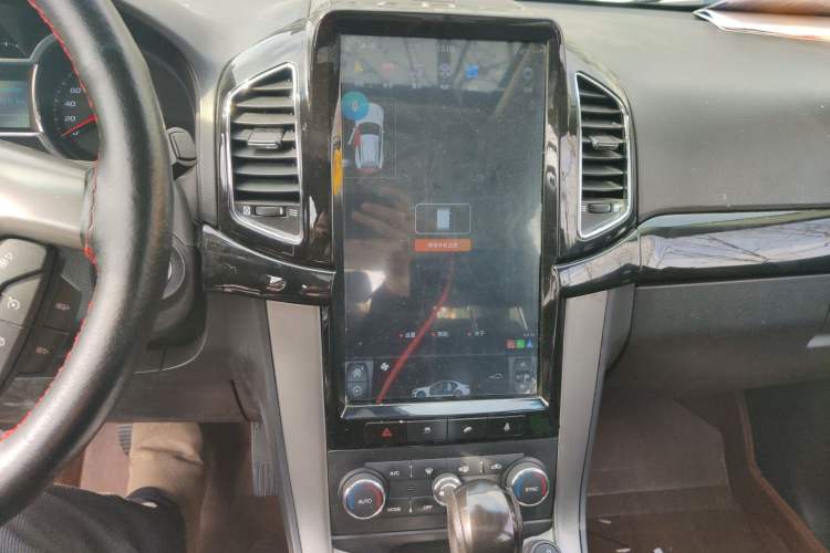 Used Chevrolet Captiva 2015 2.4L 4x4 Flagship Edition 7-Seater Audio And AC Panel