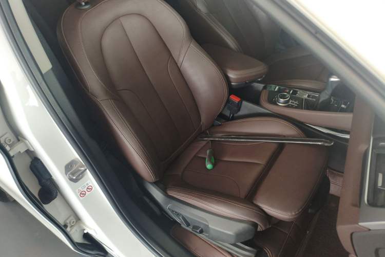 Used BMW X1 2018 xDrive20Li Luxury Edition Right Front Seat