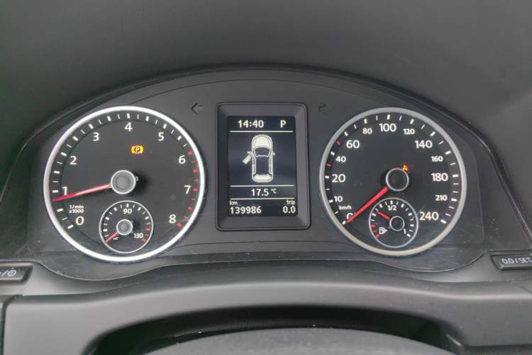 Used Volkswagen Tiguan 2016 280TSI Automatic Two-Wheel Drive Silk Road Comfort Edition Instrument Cluster