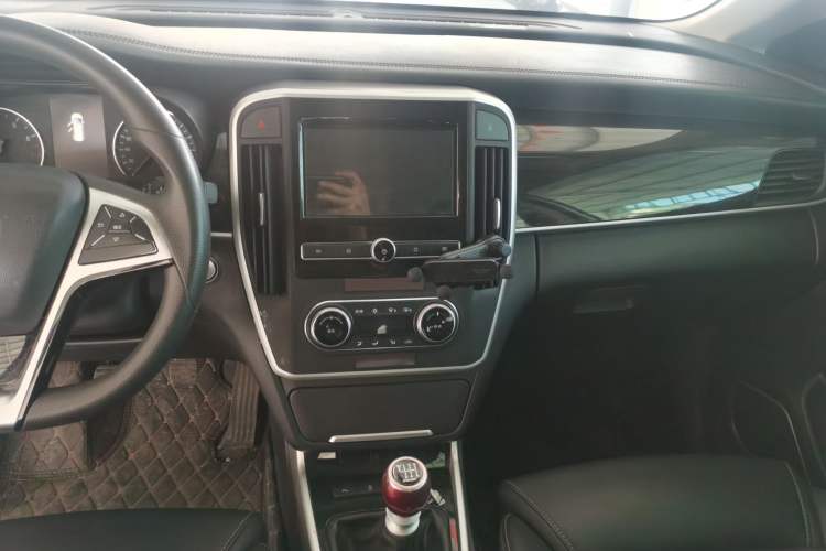 Used BYD Song MAX 2017 1.5T Manual Smart Connect Luxury 7-Seater