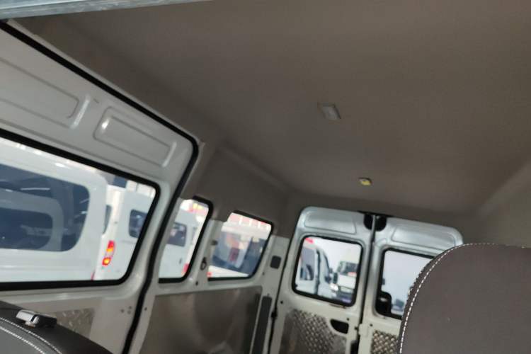 Used SAIC MAXUS Xintu V80 2021 2.0T Manual Classic Aoyuntong Long Wheelbase Mid-Roof 6/7/8/9-Seater
