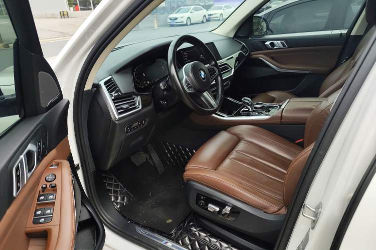 Used BMW X5 2019 xDrive40i Luxury Model with M Sport Package
