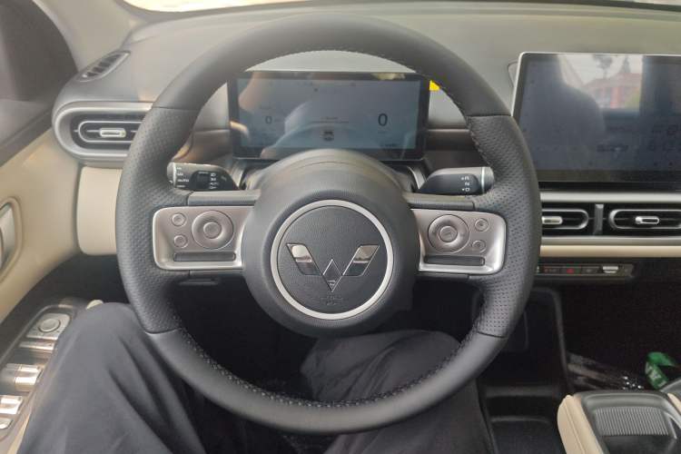 Used Wuling Bingo PLUS 2024 330 km Range Five-Seater Version